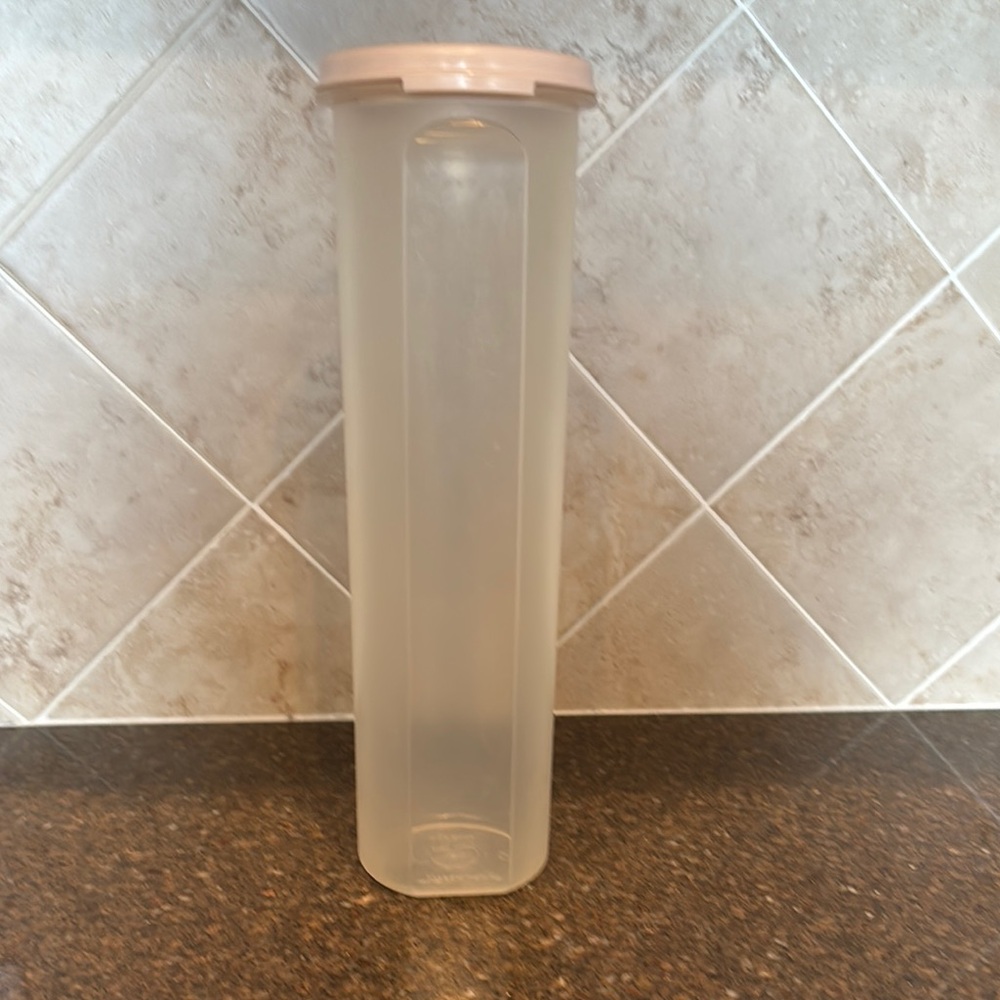 Tupperware tall round 4 container with dusty rose lid - used